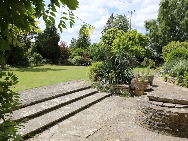 Steps down to the lawn